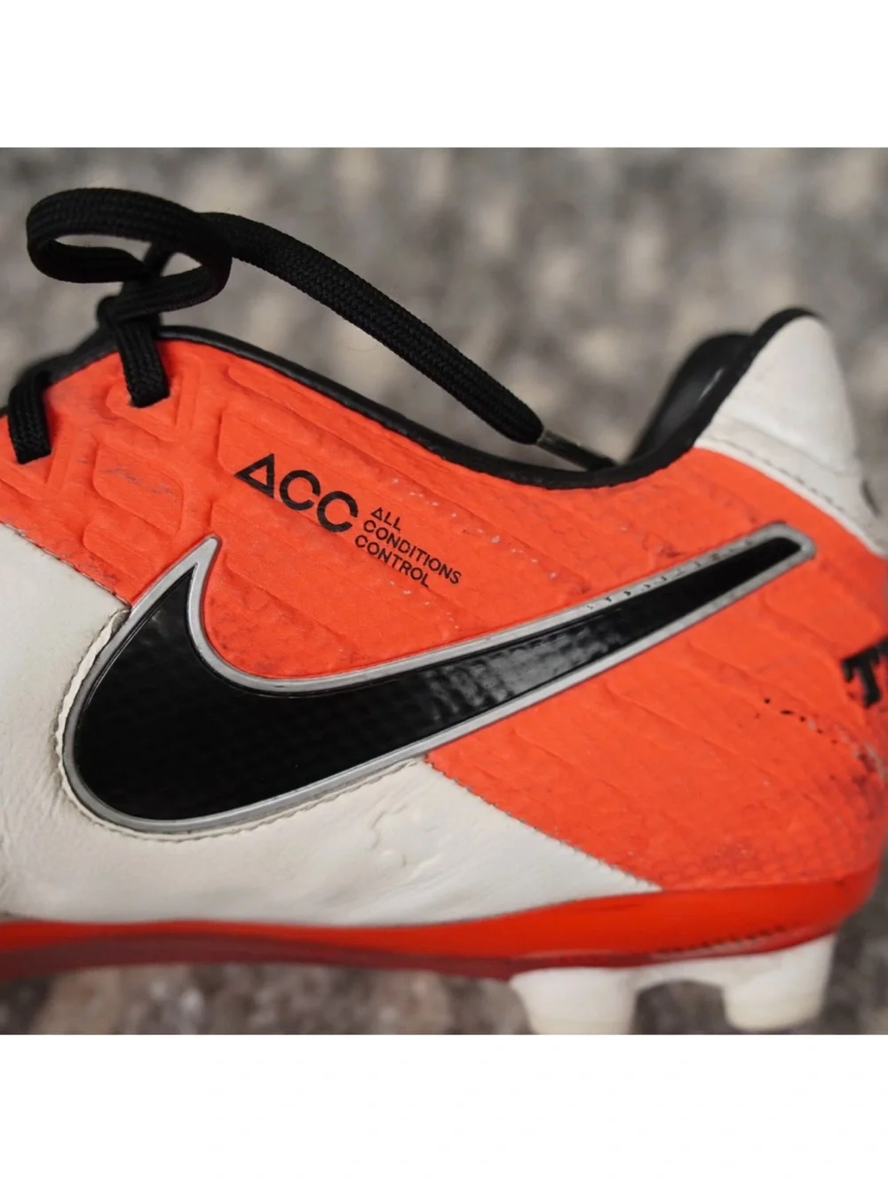 Nike Tiempo Legend IV Women's 11.5 White / Bright Crimson / Black Football